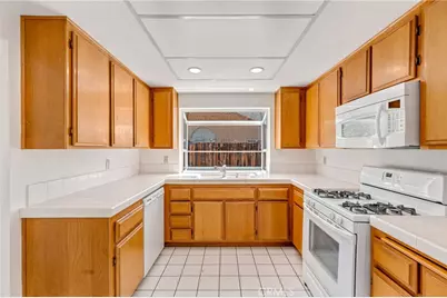 2630 Via Genova, Lancaster, CA 93535 - Photo 12