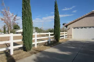 20035 Symeron, Apple Valley, CA 92307 - Photo 2
