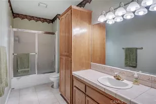 6955 Oak View Ct, Oak Hills, CA 92344 - Photo 16