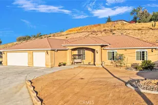 17725 Bangor, Hesperia, CA 92345 - Photo 2
