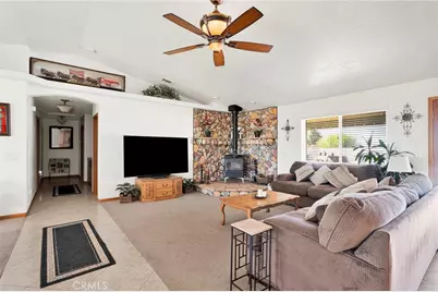 10525 Mono, Phelan, CA 92392 - Photo 16