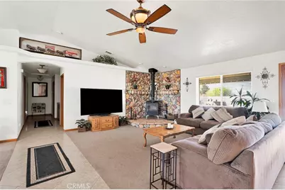 10525 Mono, Phelan, CA 92392 - Photo 16