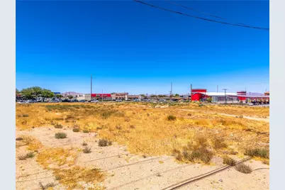 15335 Bear Valley, Hesperia, CA 92345 - Photo 2