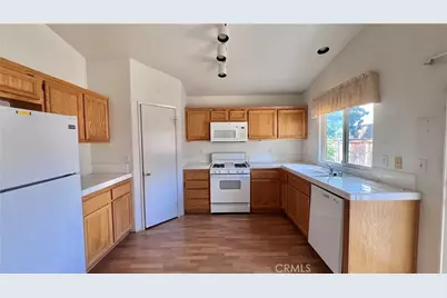 14699 Queen Valley, Victorville, CA 92394 - Photo 8