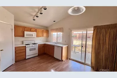 14699 Queen Valley, Victorville, CA 92394 - Photo 10