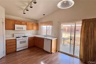 14699 Queen Valley, Victorville, CA 92394 - Photo 10