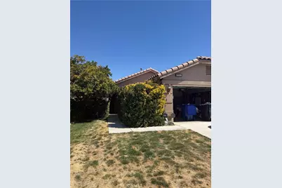 14699 Queen Valley, Victorville, CA 92394 - Photo 4