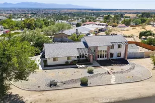 19403 Oneida Ct, Apple Valley, CA 92307 - Photo 2