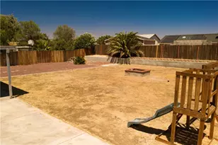 14190 Whispering Sands Dr, Victorville, CA 92392 - Photo 20