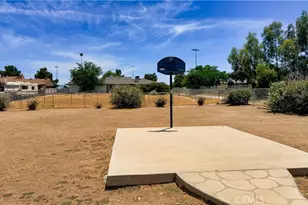 16237 Westland, Victorville, CA 92395 - Photo 36