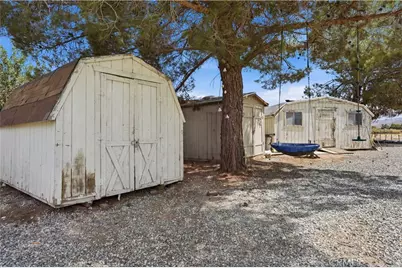 15761 Joshua, Apple Valley, CA 92307 - Photo 34