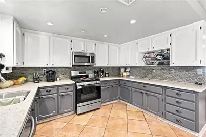 13607 Westwood Drive, Victorville, CA 92395 - Photo 10
