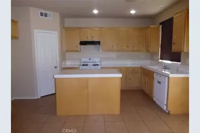 8906 Gentian, Hesperia, CA 92344 - Photo 4