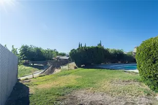 15560 Elmwood Dr, Victorville, CA 92395 - Photo 20