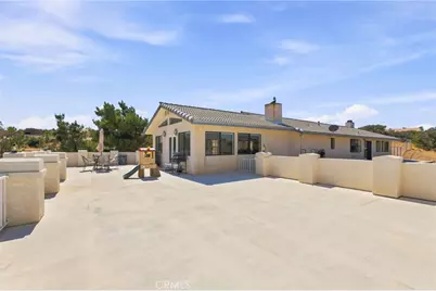 8384 Highland Court, Oak Hills, CA 92344 - Photo 42