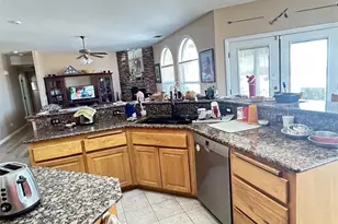10928 Lantry Ln, Oak Hills, CA 92344 - Photo 32