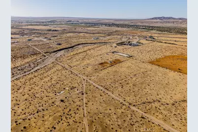 19500 Panamint, Helendale, CA 92342 - Photo 14