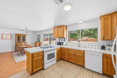 14204 Crow Road, Apple Valley, CA 92307 - Photo 10