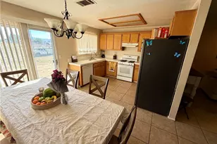 10885 9th Ave, Hesperia, CA 92345 - Photo 8