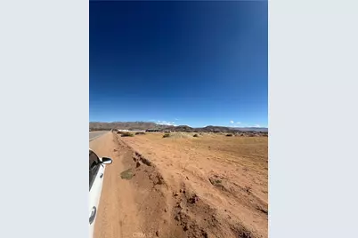 23525 Standing Rock, Apple Valley, CA 92307 - Photo 8