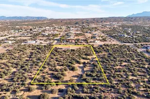 9352 Cedar St, Phelan, CA 92371 - Photo 2