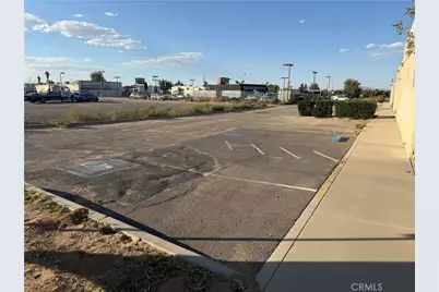 16050 Walnut, Hesperia, CA 92345 - Photo 2