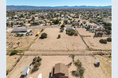 15594 Mission, Hesperia, CA 92345 - Photo 4