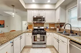 13935 Burbank, Van Nuys, CA 91401 - Photo 22