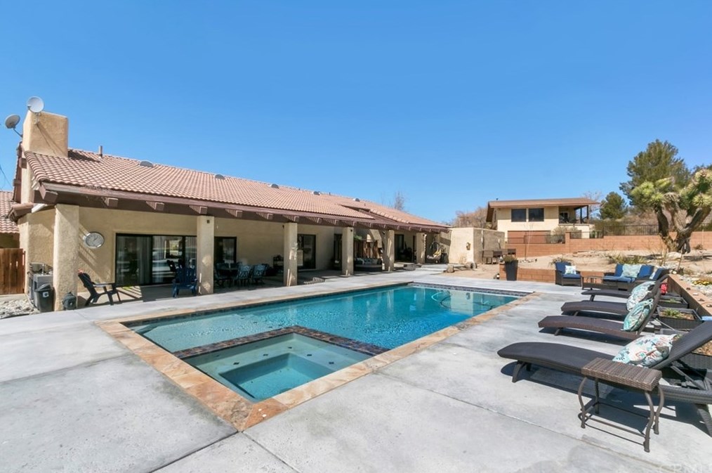 15201 Pocahantas St, Apple Valley, CA 92307-4724