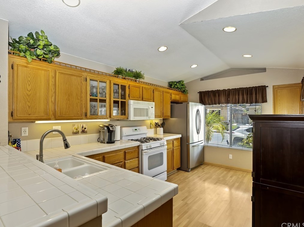 835 Pointe Vista Cir, Corona, CA 92881-3968