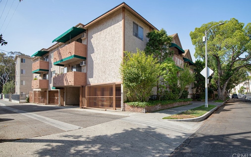 12030 Rochester Ave, Los Angeles CA  90025-2162 exterior