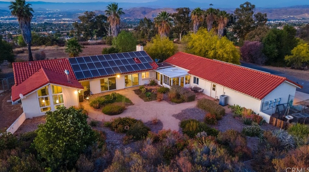 4270 Jameson Cir, Corona, CA 92881-4733