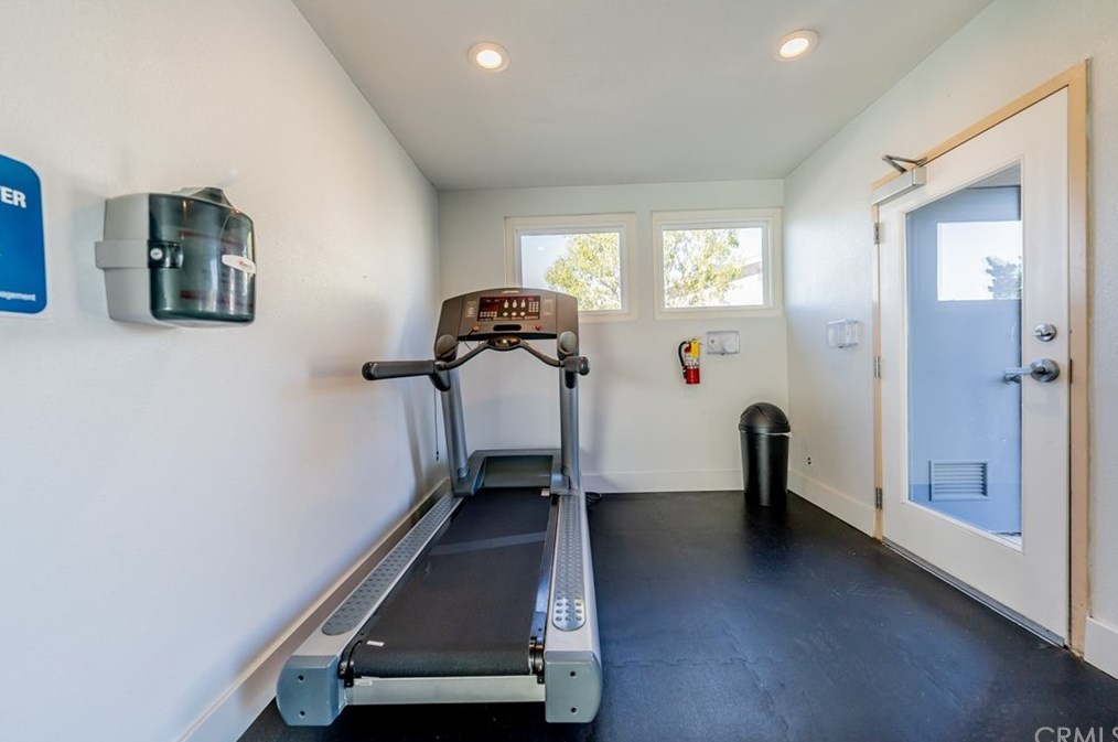 1550 Rimpau Ave, Corona CA  92881-3204 exterior