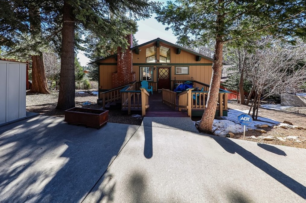 31425 Circle View Dr, Running Springs, CA 92382-7405
