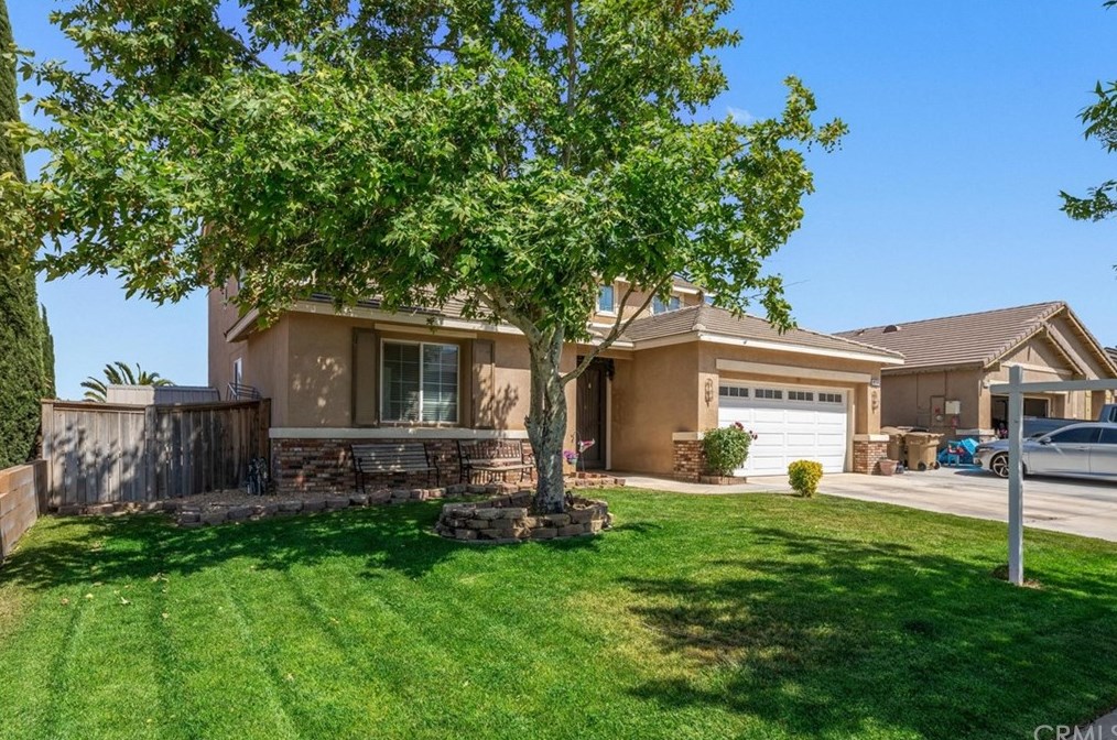 8237 Monroe Ave, Hesperia, CA 92344-7012