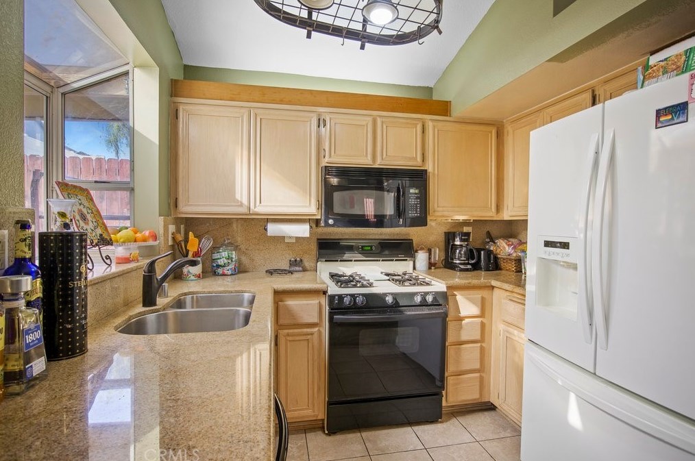 12869 Fontainebleau Dr, Moreno Valley CA  92555-2330 exterior