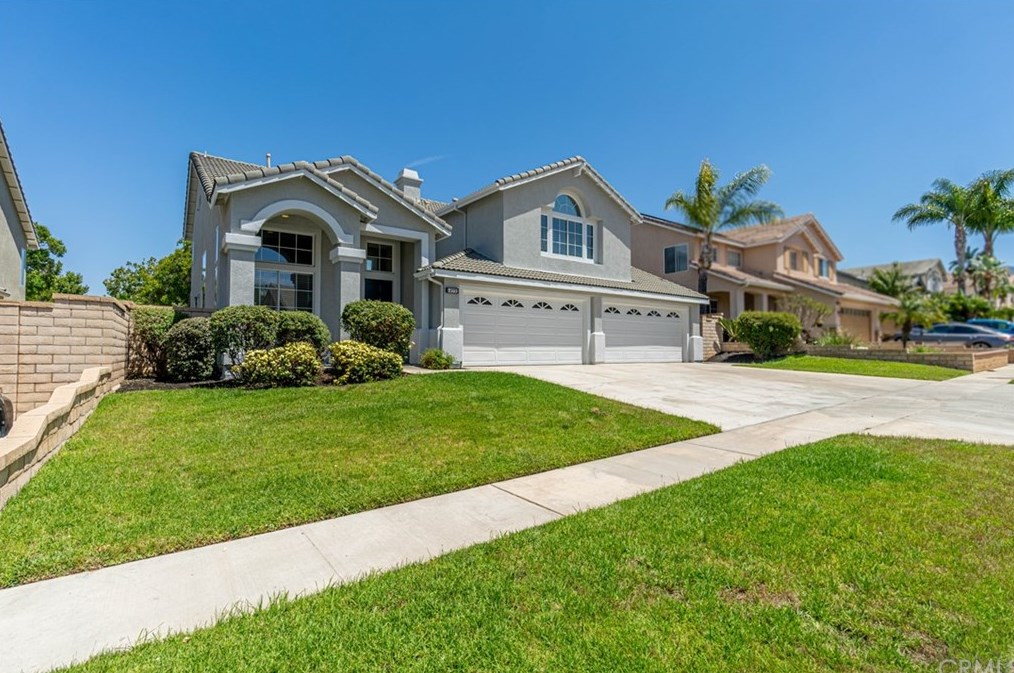 2555 Dakin Dr, Corona, CA 92882-6195