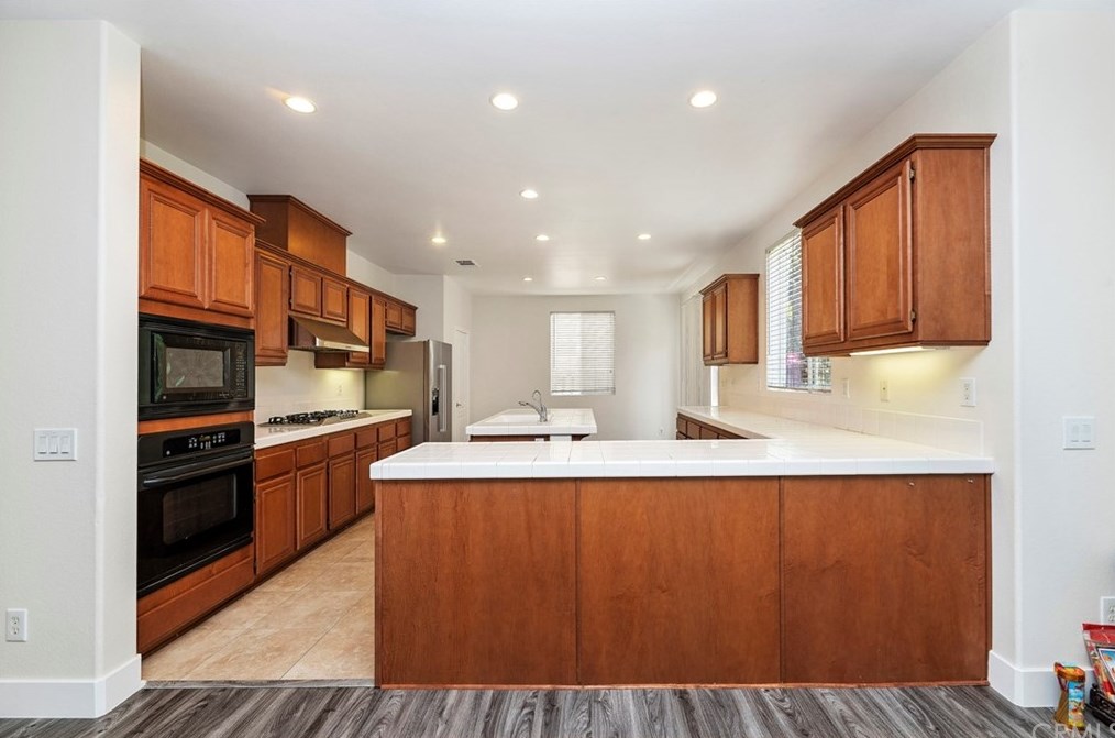13902 Star Ruby Ave, Corona CA  92880-8561 exterior