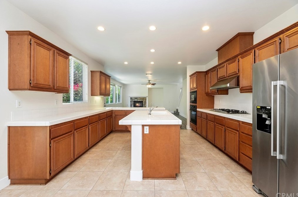 13902 Star Ruby Ave, Corona CA  92880-8561 exterior