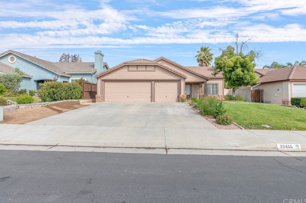 32455 Oak Knoll Ln, Lake Elsinore, CA 92530-8324