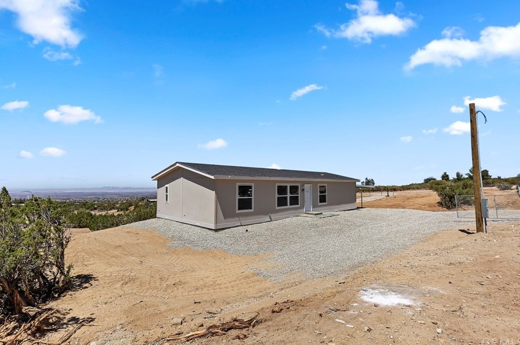 882 Tamarack Rd, Pinon Hills, CA 92372