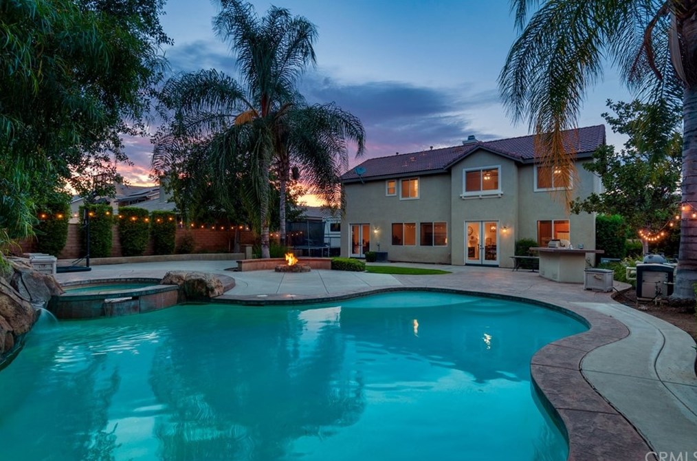 322 Villafranca St, Corona, CA 92879-3326
