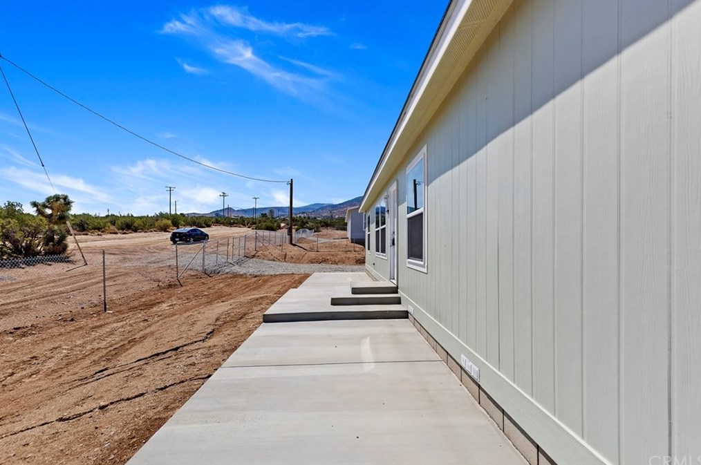 9752 Oasis Rd, Pinon Hills CA  92372 exterior