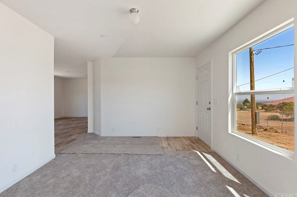 9752 Oasis Rd, Pinon Hills CA  92372 exterior