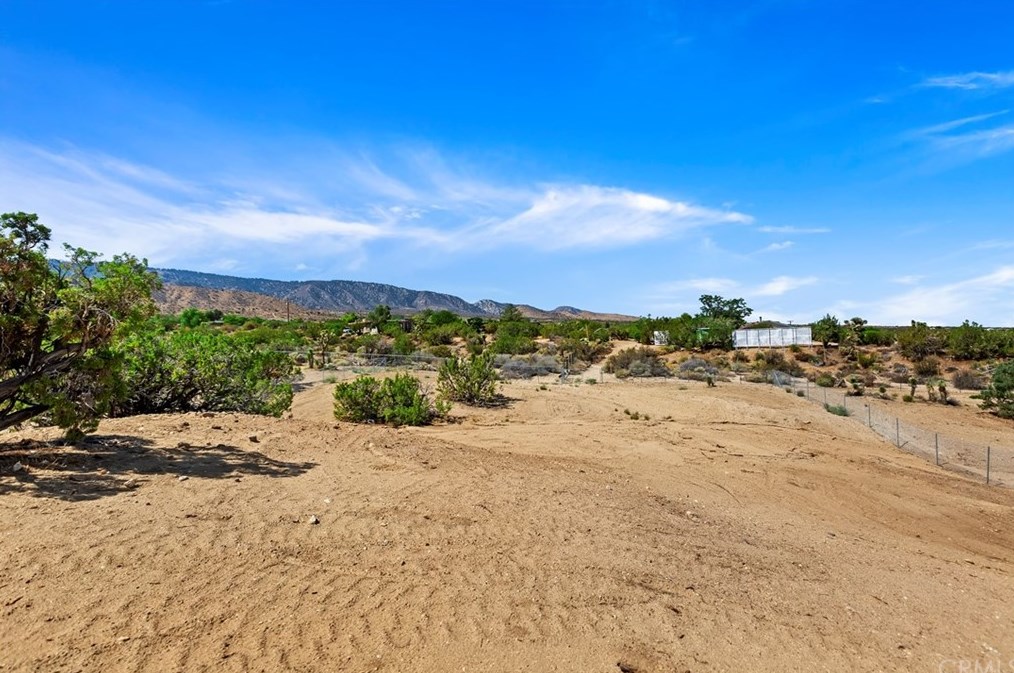 9752 Oasis Rd, Pinon Hills CA  92372 exterior