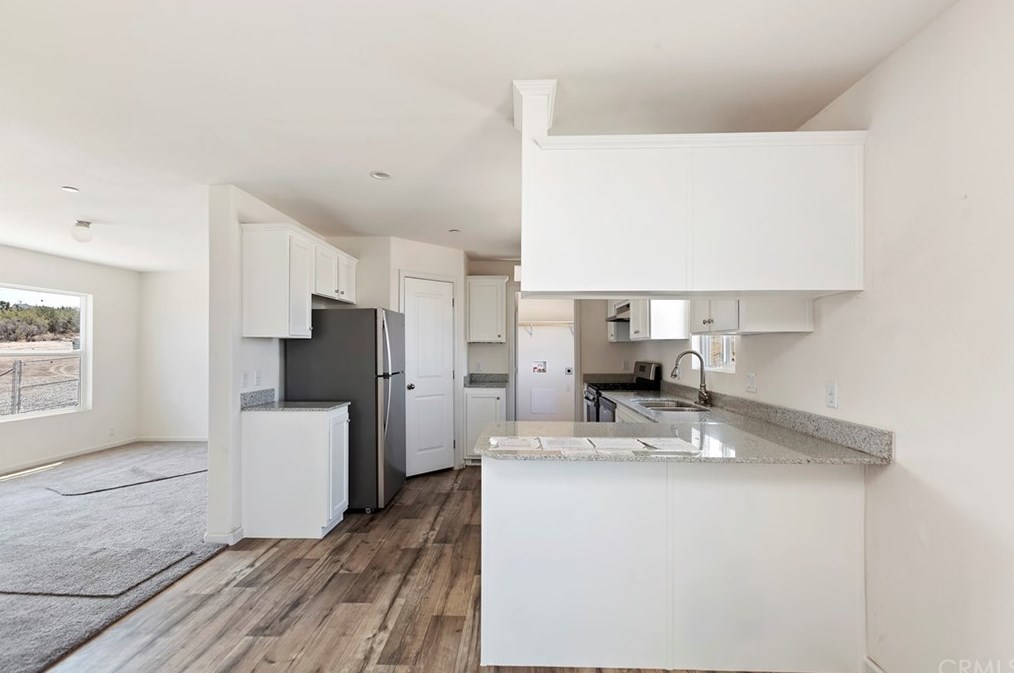 9752 Oasis Rd, Pinon Hills CA  92372 exterior