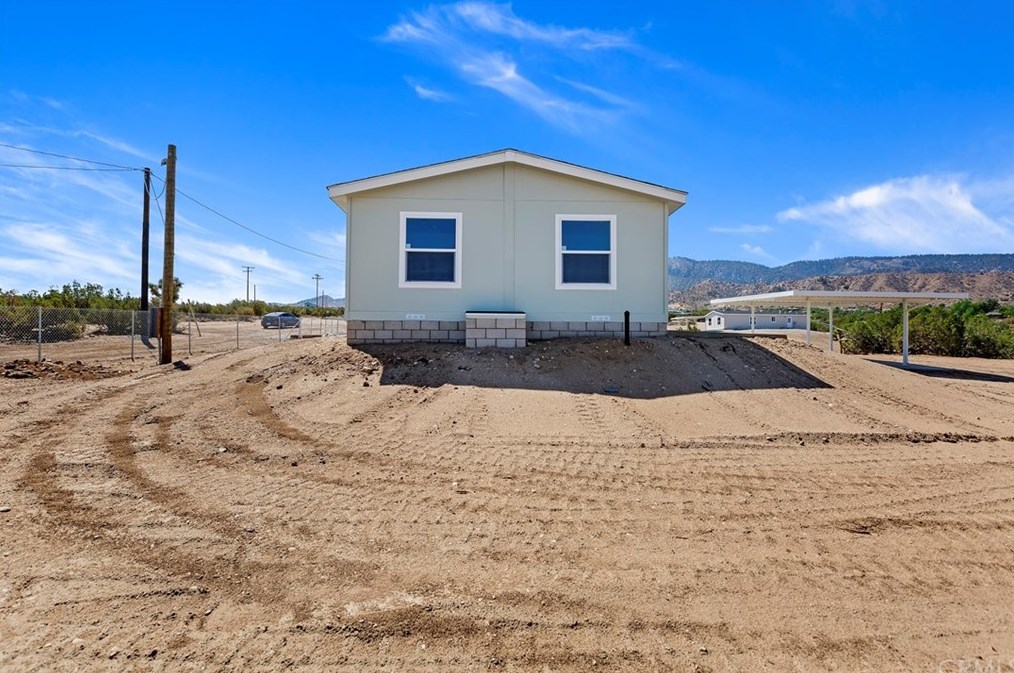 9752 Oasis Rd, Pinon Hills CA  92372 exterior