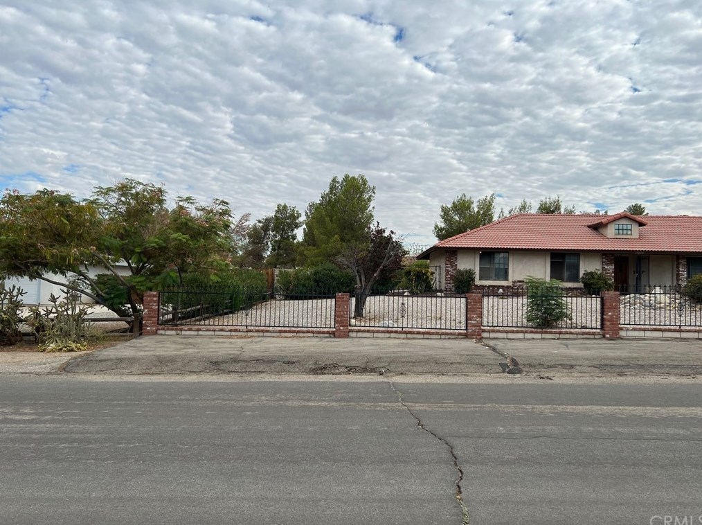 19200 Haida Rd, Apple Valley, CA 92307-5300