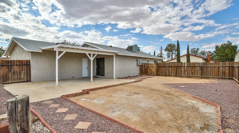 8919 11 Ave, Hesperia CA  92345-3837 exterior