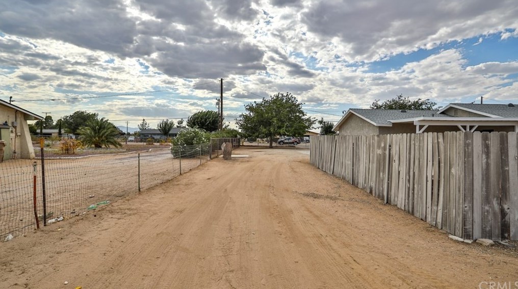 8919 11 Ave, Hesperia CA  92345-3837 exterior